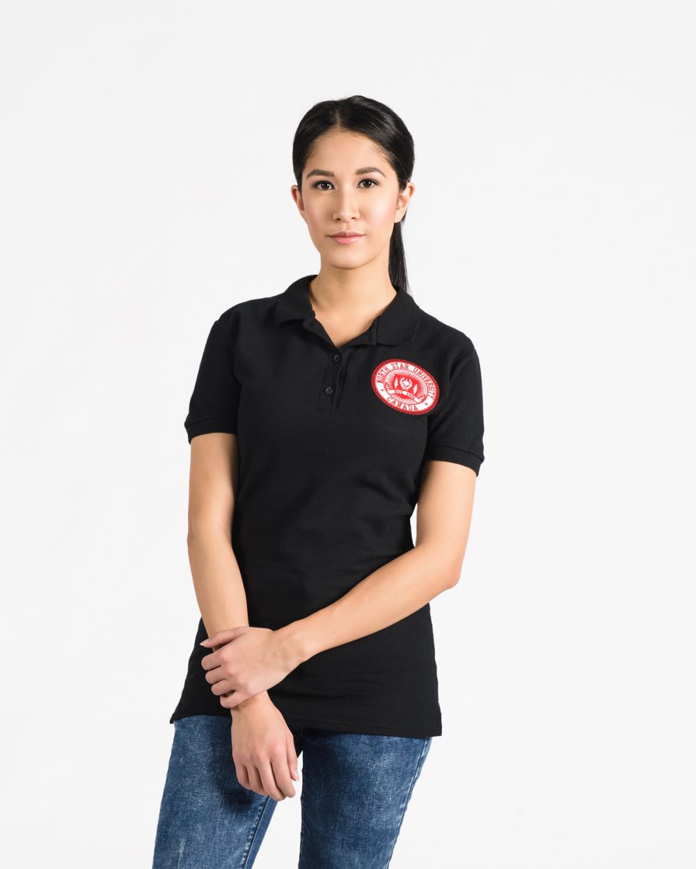 Signature Fitted Golf Shirt 109w in black on woman.